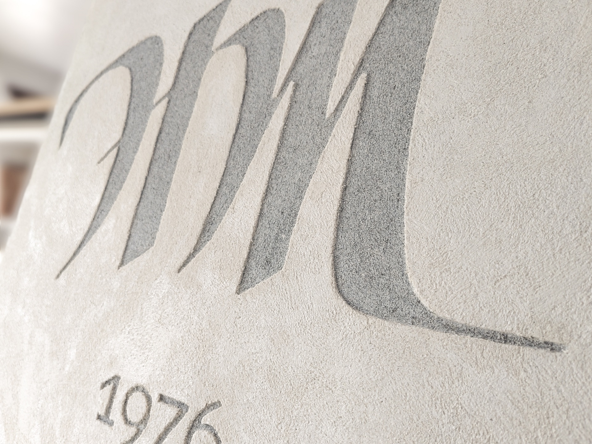 Logo Heiko Mattausch als Sgraffito